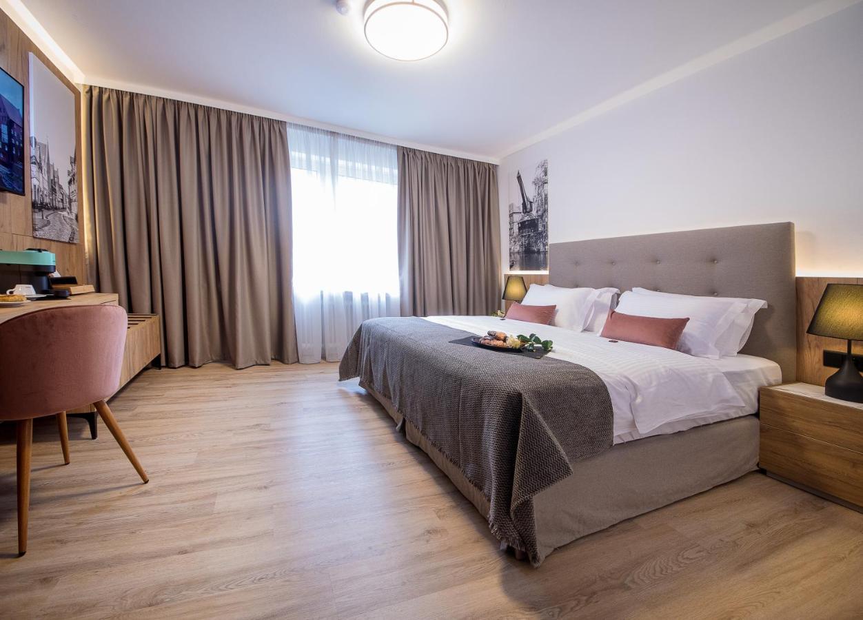 Gaestehaus Zum Roten Hahn Lüneburg Esterno foto